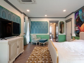บ้านหรูหลังมุม สไตล์ฝรั่งเศส ใจกลางย่าน New CBD กรุงเทพกรีฑาตัดให