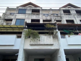 ขายทาวน์เฮ้าส์ 5 ชั้น ลาดพร้าว 18 ใกล้ MRT ลาดพร้าว